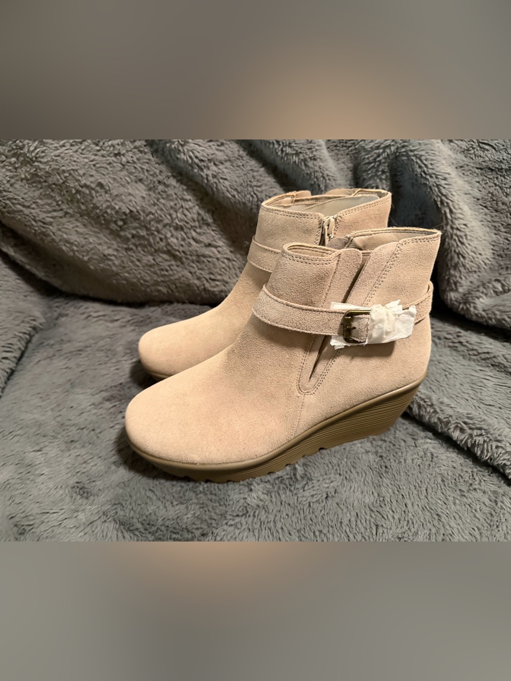 Womenโs Skechers boots